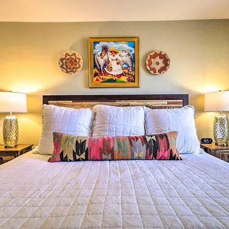 Traditional-Style Adobe Casita - Walk To Dtwn